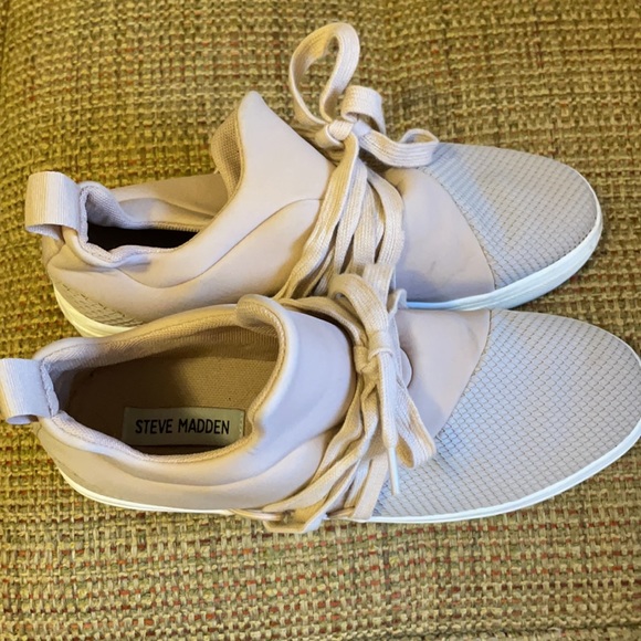 Steve Madden lightly used lancer sneaker - Picture 2 of 2